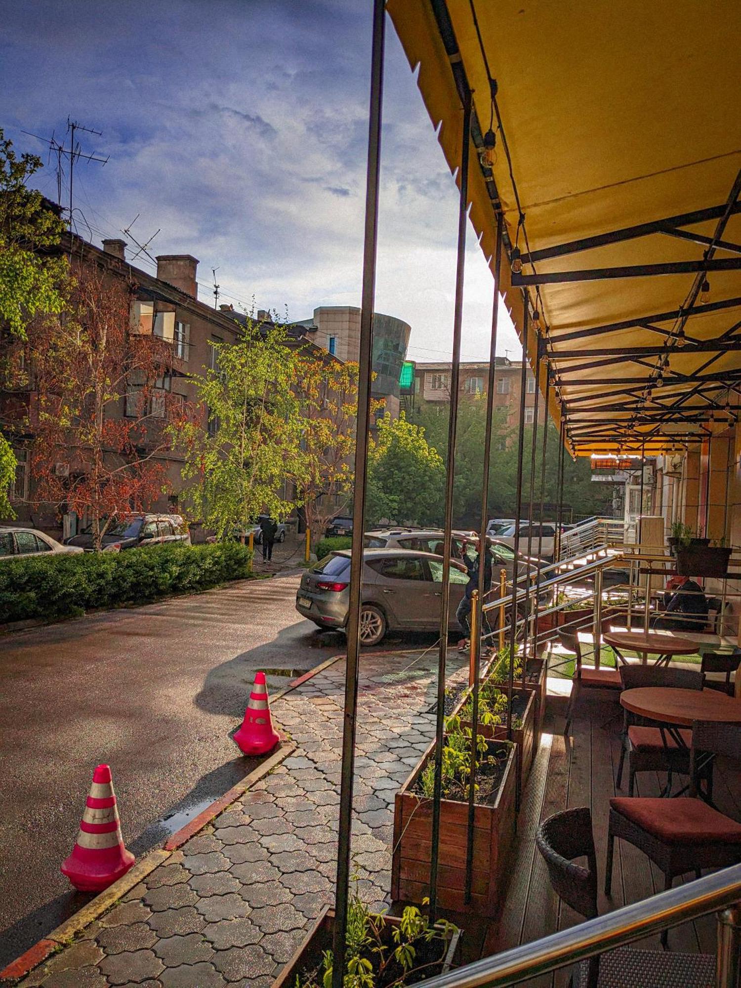 Aiva Hostel Бишкек Экстерьер фото
